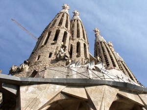 Colour photograph showing the West/'Passion' Elevation of the Templo Expiatorio de la Sagrada Familia in Barcelona, Spain. An architectural wonder designed by Catalan Architect, Antoni Gaudí i Cornet (1852-1926), and still under construction. Click to enlarge. Photograph taken by CJ Walsh. 2009-03-20.