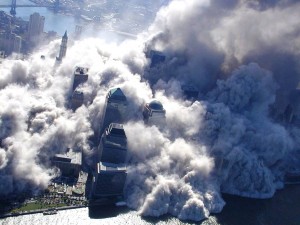 Colour photograph showing the thick cloud of toxic dust and debris spreading rapidly throughout lower Manhattan, and beyond, after the Second Tower Collapse (WTC 1/North Tower) just before 10.30 hrs (local time) on the morning of 11 September 2001. Earlier, seismic sensors located 160 Km away had recorded the time and intensity of the First Tower Collapse (WTC 2/South Tower) at 09.59 hrs (local time). Click to enlarge.